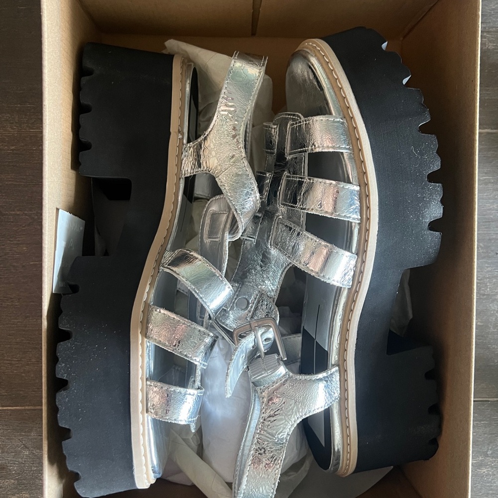 NWOT DV Latice sandals silver distressed leather